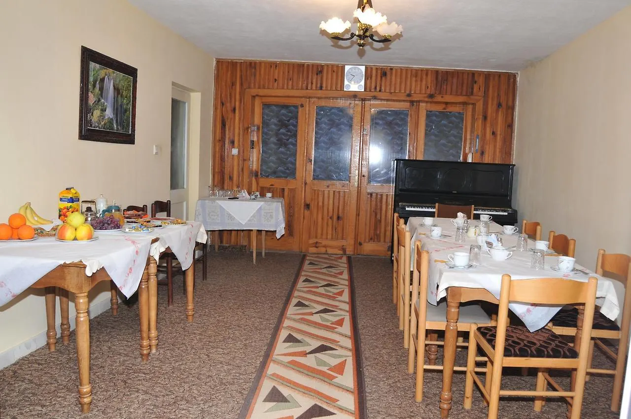 **  Hotel Haxhiu Tirana Albanie