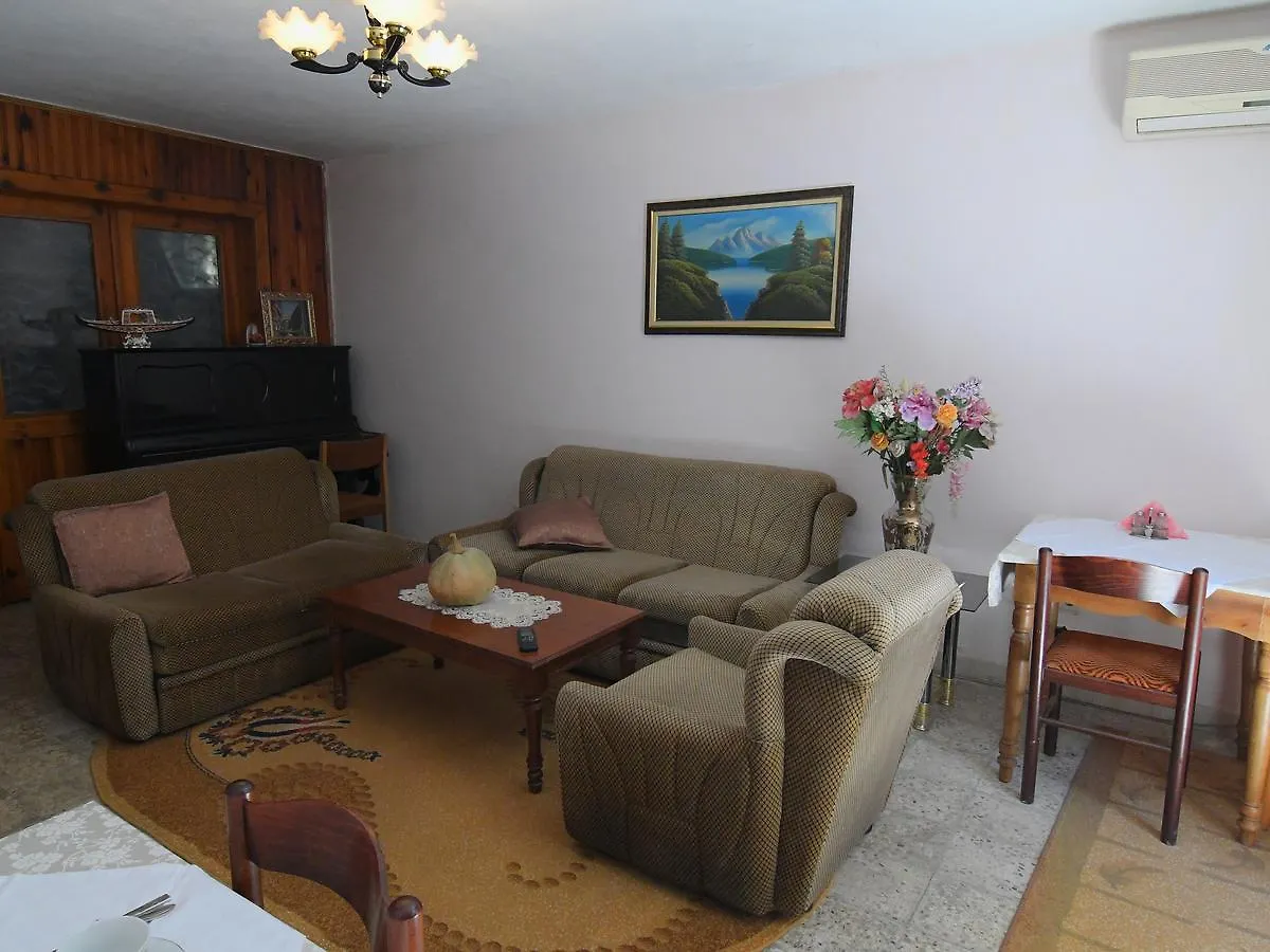 Hotel Haxhiu Tirana 2*,